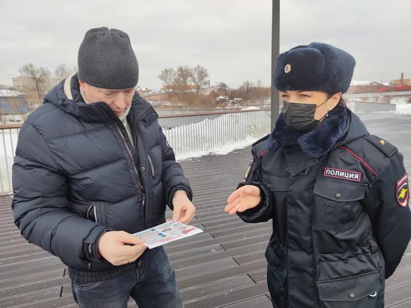 Мошенники на улице. Сотрудник полиции. Полиция Орехово-Зуево. Полицейские Орехово Зуево. Виды полиции.