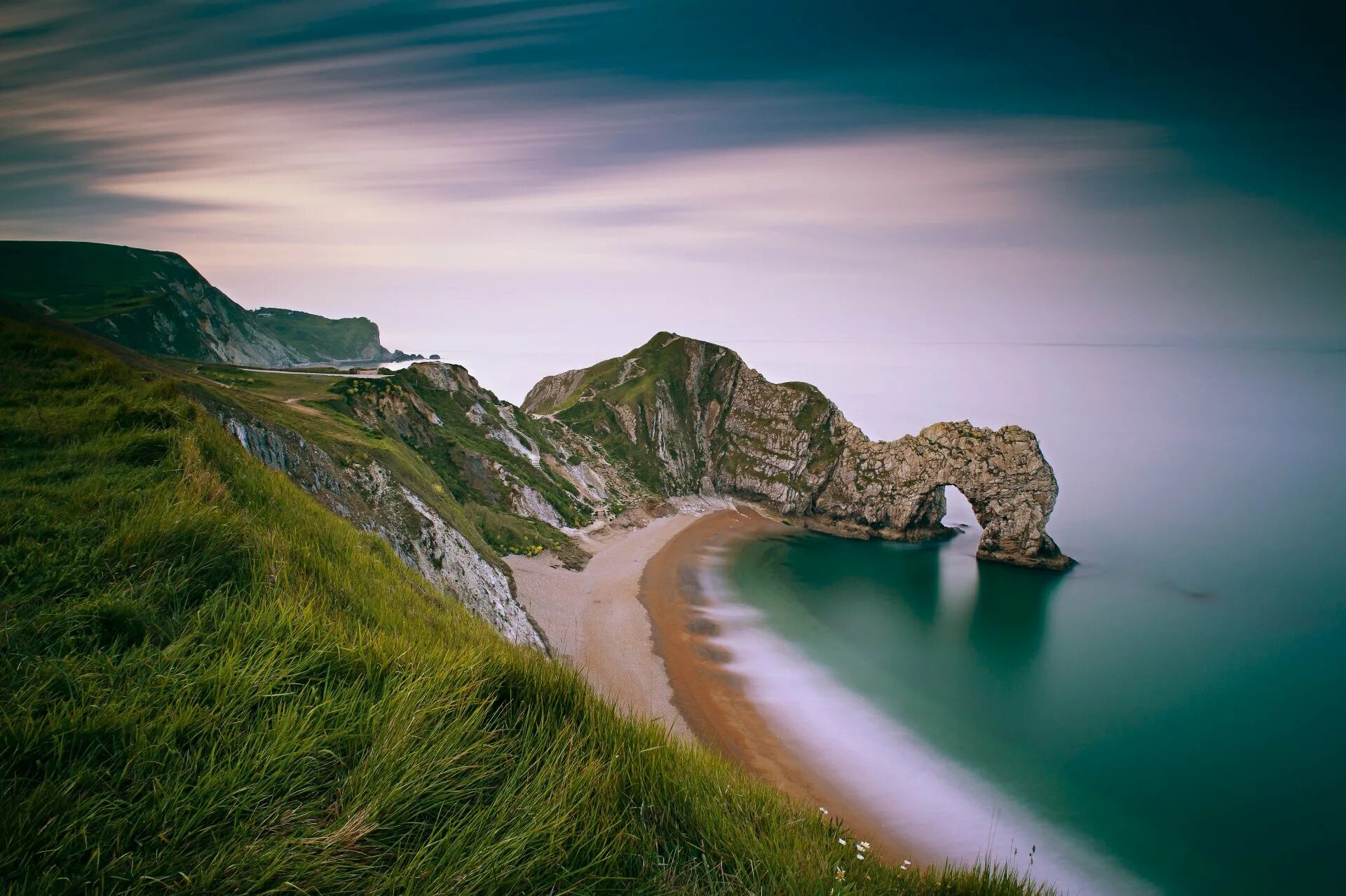 Невероятные горы. Скала Дердл-дор (Durdle Door) Англия. Скала арка Утес. Скала, арка, море, Утес. Утес в Дагестане.