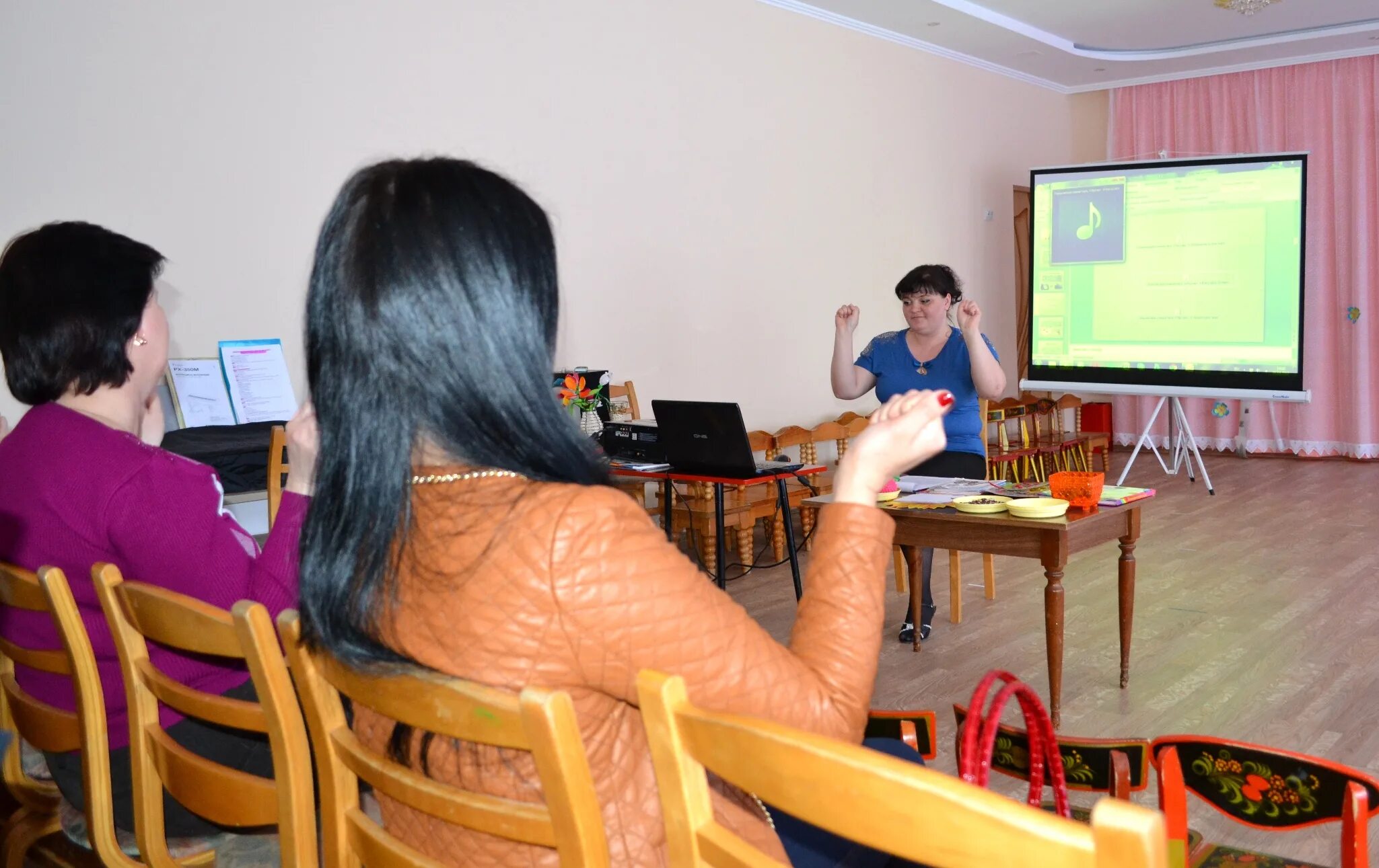 Логопедическая школа. Мастерткласс от логопеда. Занятия с логопедом в школе. Мастер-класс с родителями в детском саду. Мастер класс для родителей.