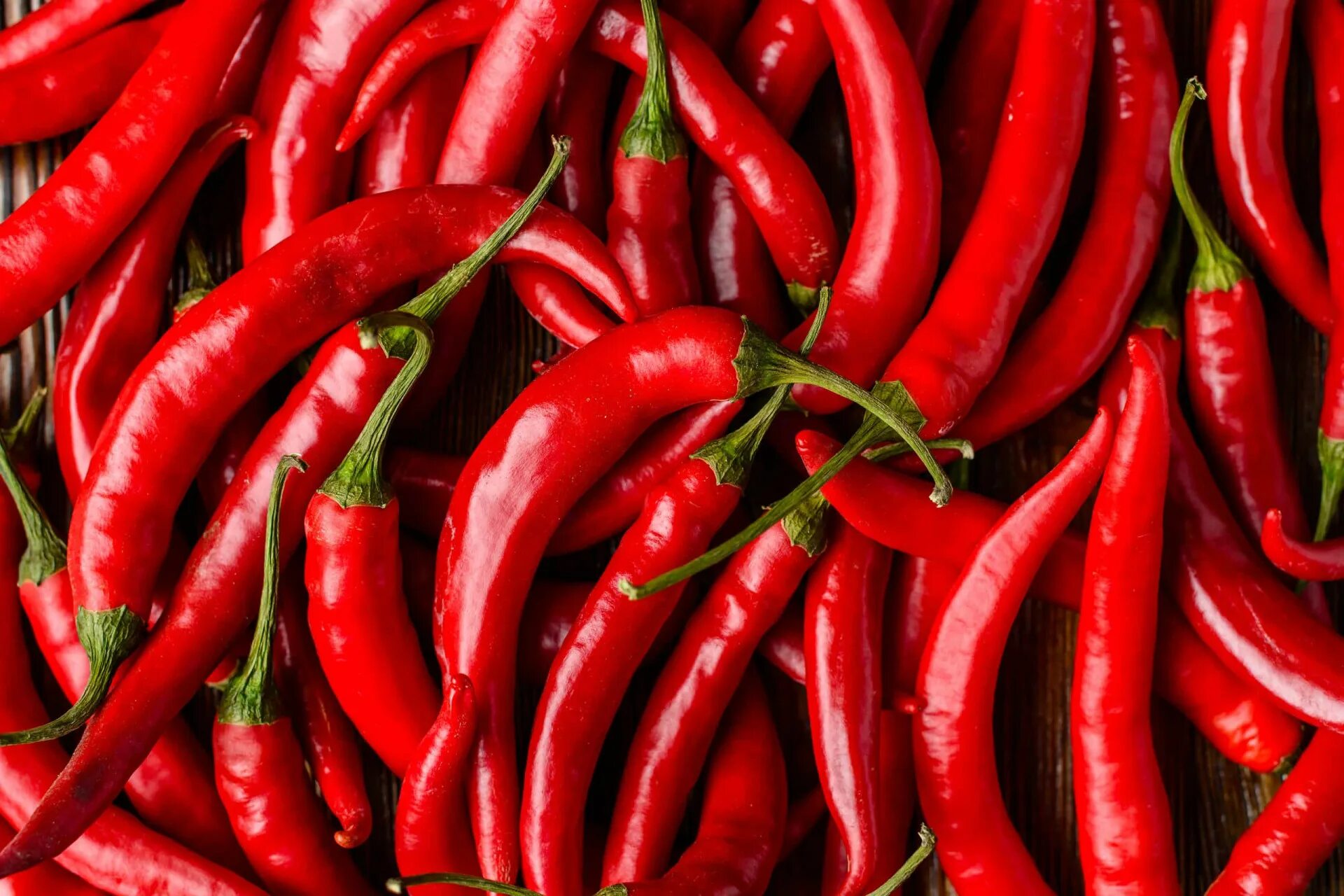 Chilli pepper. Перец острый красный. Перец жгучий красный. Перец Чили красный. Перец фон.