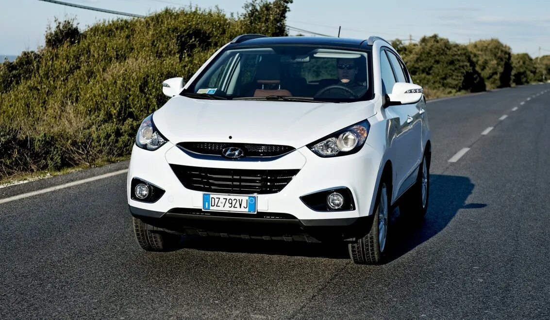 Hyundai ix35 2013. Hyundai ix35 white. Xynday ix 35. Hyundai ix35 1. Машина x35.