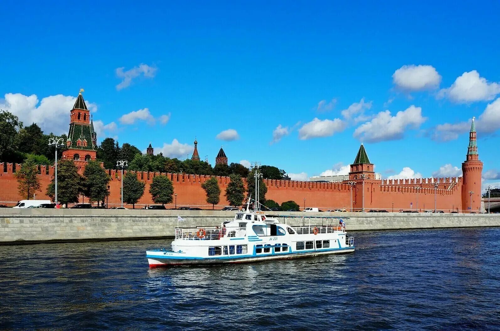 Москва река за 99 рублей. Москва река прогулка на теплоходе. теплоходная прогулка москва. речные прогулки по москва-реке. речные прогулки на теплоходе по москве-реке.