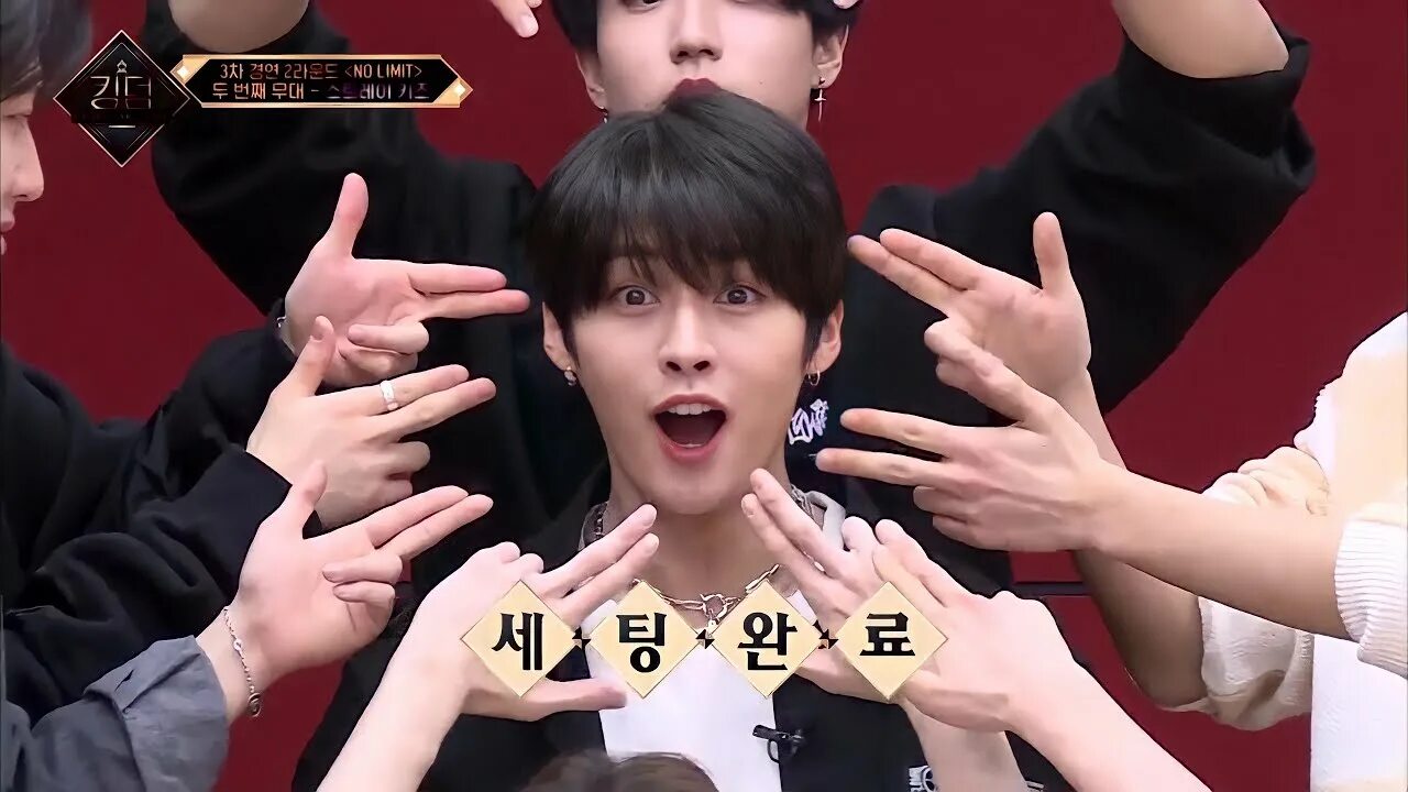 Ddu du ddu du stray kids. Ddu du ddu du stray kids. Gods dududu stray kids. Ddu du ddu du stray kids. Blackpink du-du du-du.