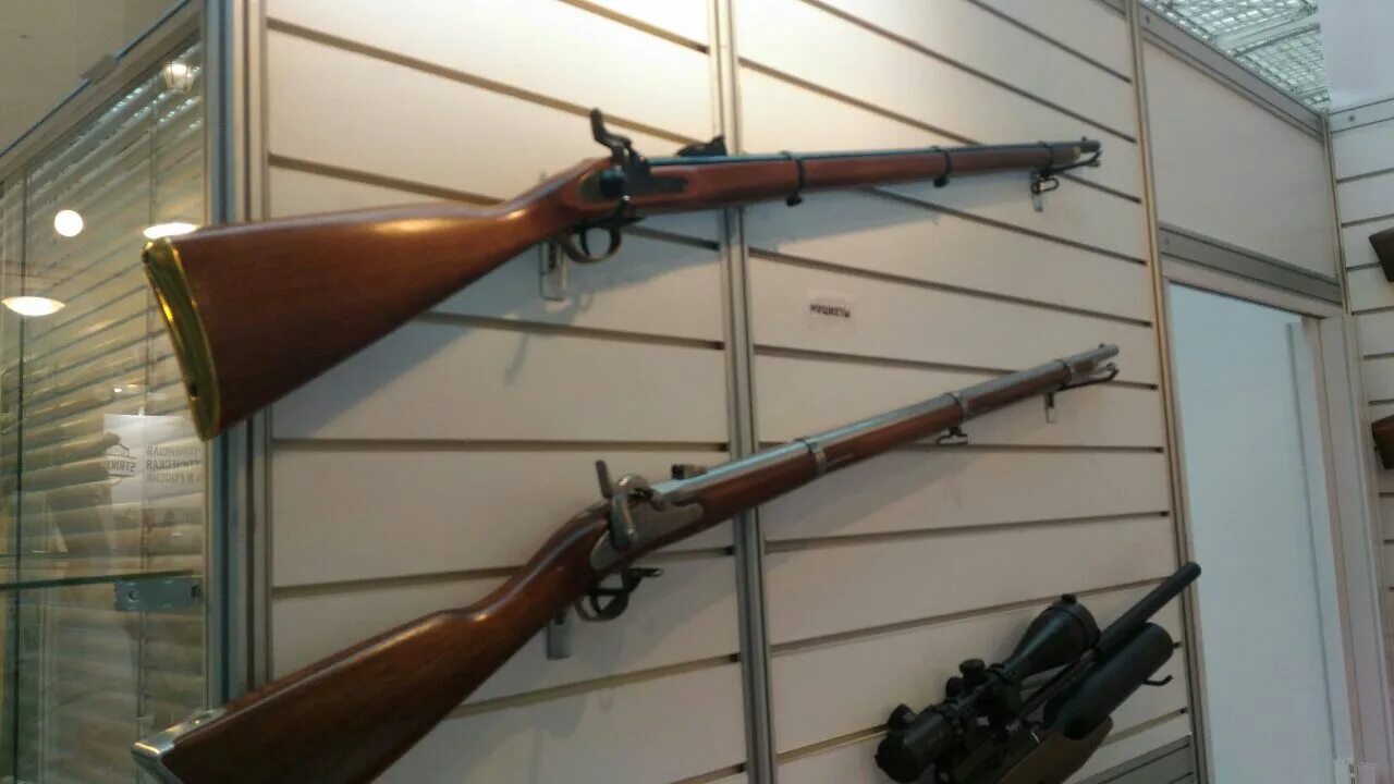 Mg 34 пулемет. Старые немецкие ружья. Ружье меркель 65е. Немецкая оружейная компания 6 букв. Склад оружия вермахта.