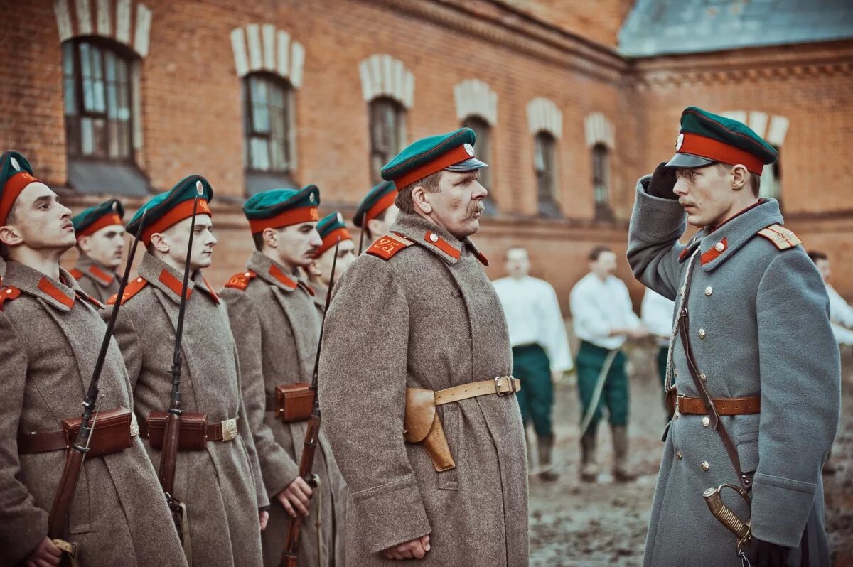 Все ходят и засматриваются офицеры горды. Куприн поединок Ромашов.