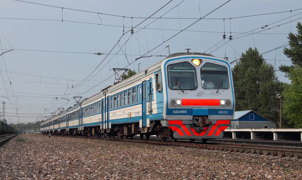 Поезд 23 апреля. Эд4мк 0023. Станция Тихонова пустынь Калужская область. Тихонова пустынь ЖД станция. Станция Тихонова пустынь Калуга.