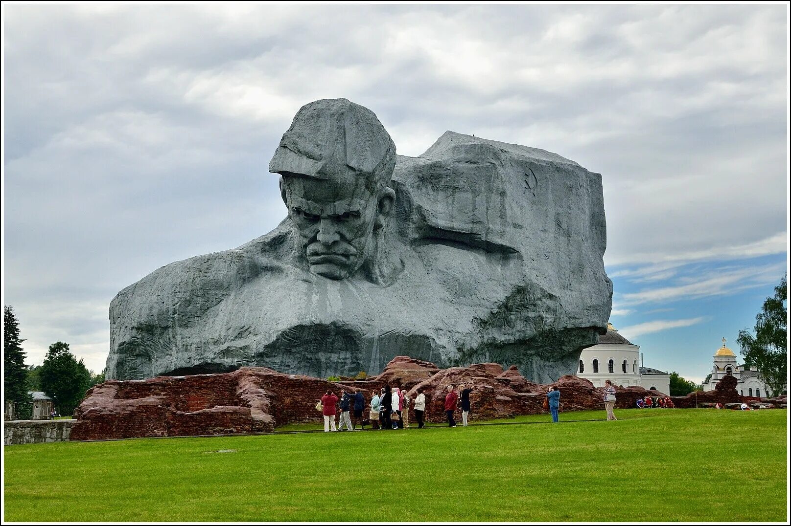 Бел брест. Белоруссия Брестская крепость. Достопримечательности Беларуси Брестская крепость. Брестская крепость памятники Белоруссии. Белорусский «Брестская крепость» (2010).