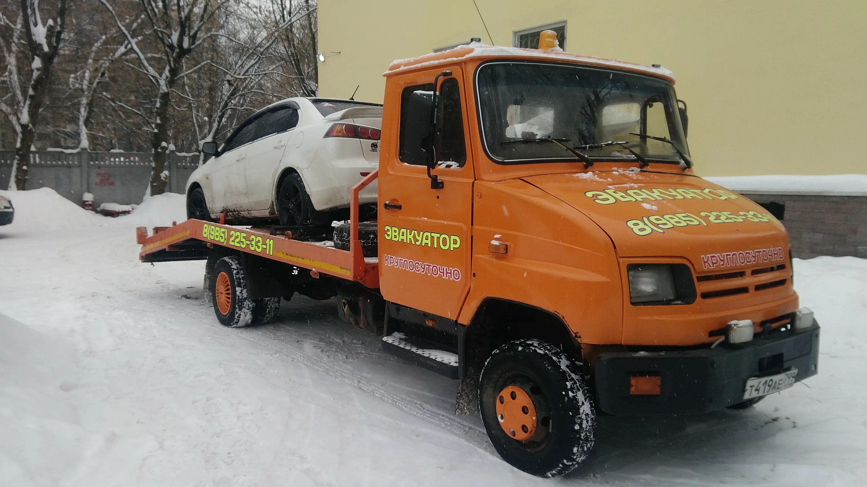 Эвакуатор в московском недорого. ЗИЛ бычок эвакуатор. ЗИЛ бычок оранжевый эвакуатор. ЗИЛ бычок эвакуатор грузоподъемность. ЗИЛ бычок эвакуатор в авто.