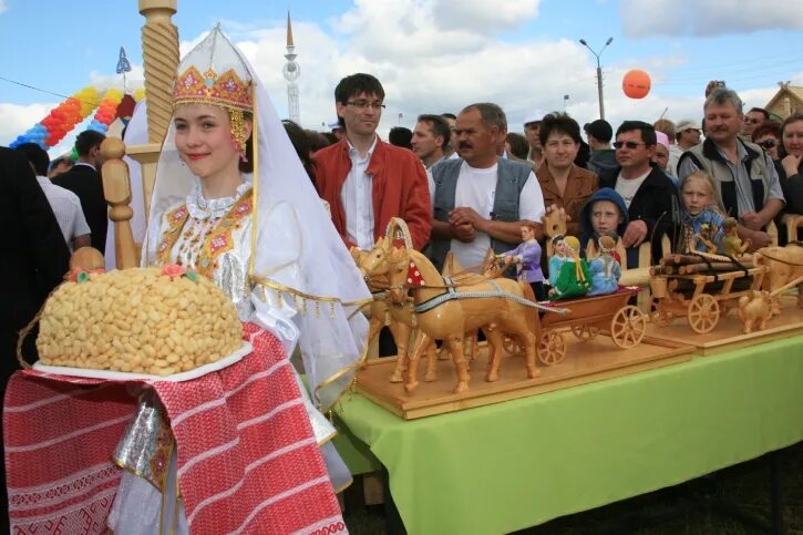 Сабантуй 2024 астрахань. Сабантуй 2022 казань лебяжье. Сабантуй 2024 самара какого числа. Татарский сабантуй. Гигантский чак чак.