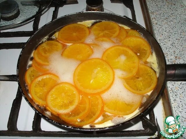Как приготовить апельсин в духовке. Карамелизованные апельсины на сковороде. Как карамелизировать апельсин на сковороде. Карамелизованные апельсины на Протвине с фольгой. Апельсин карамелизированный газовой горелкой.