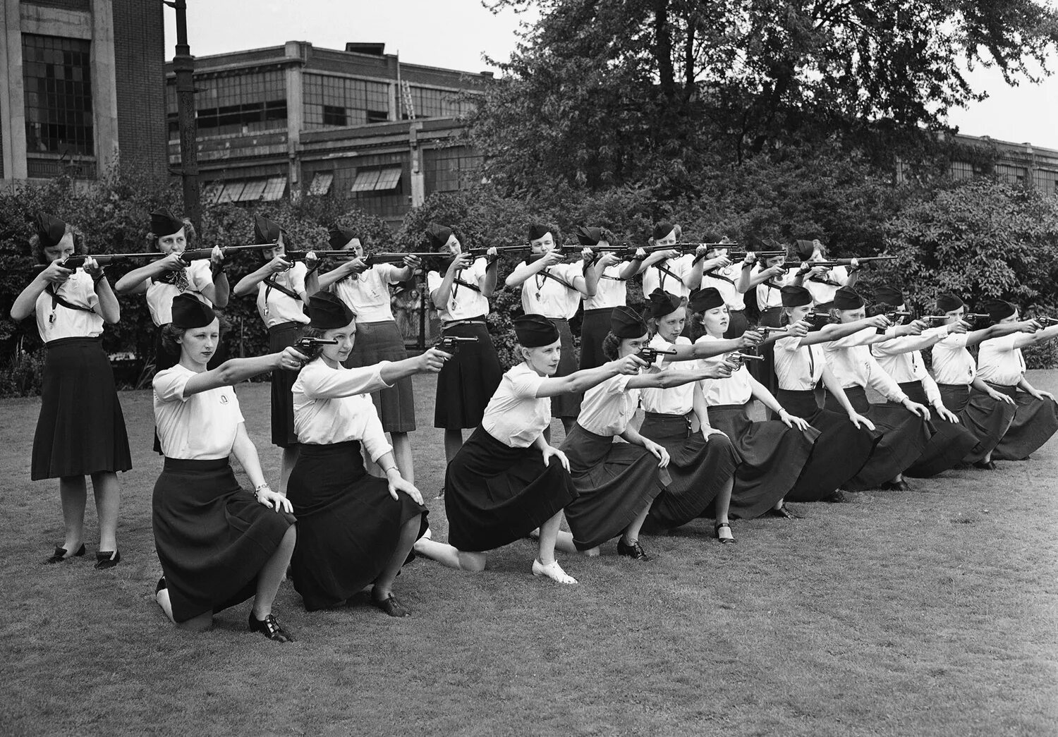 советский союз 1920-1930 гг. лубянская площадь 1960. 1930-1940 годы. гостиница москва ссср 1939. гангстеры 20х годов 20 века.