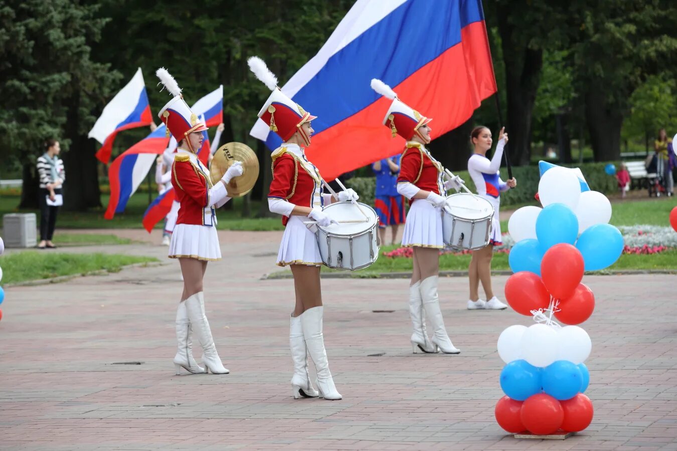 День флага. Праздник государственного флага России. С праздником государственного флага Российской Федерации. Праздник день российского флага. 20 августа рф