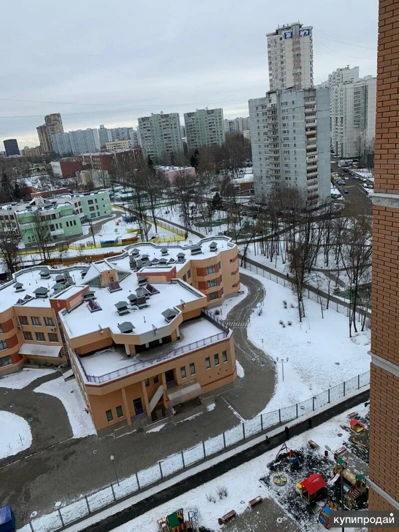 Угол улиц Новаторов и Обручева