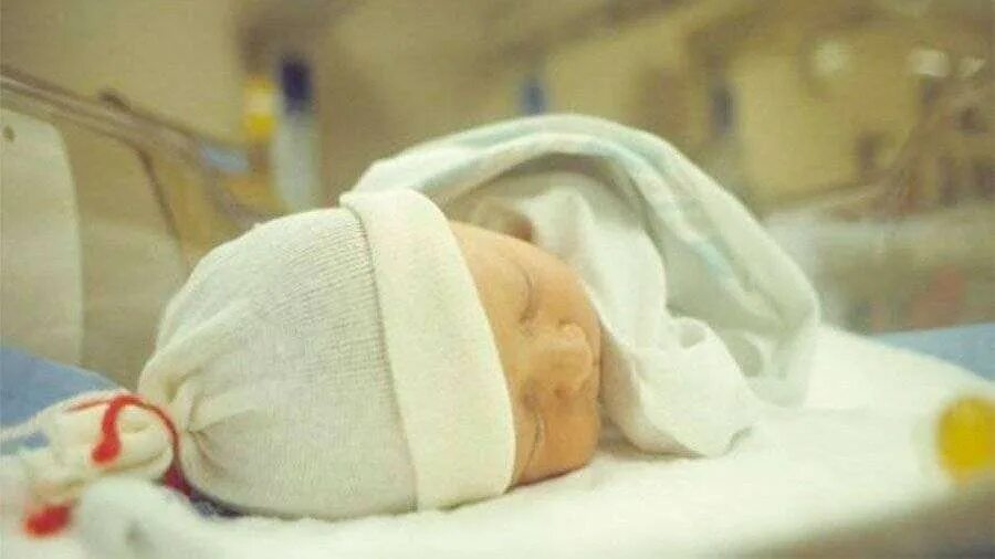 В 6 месяцев рожают. Как рождаются дети фото. Девятилетняя девочка рожает.. Дети родившиеся после аборта.