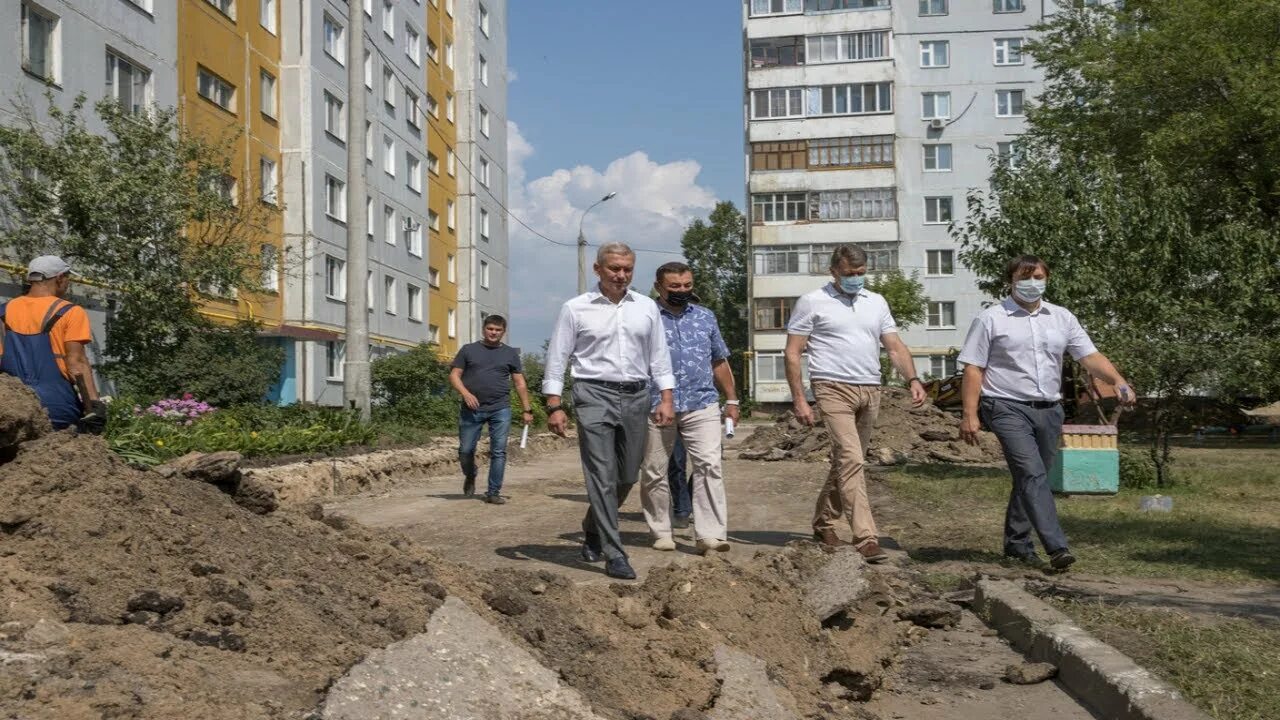 Благоустройство дворовых территорий сыктывкар 2022. Красивые дворы казани. Казань дворы. Российский двор. Благоустройство дворов казань.