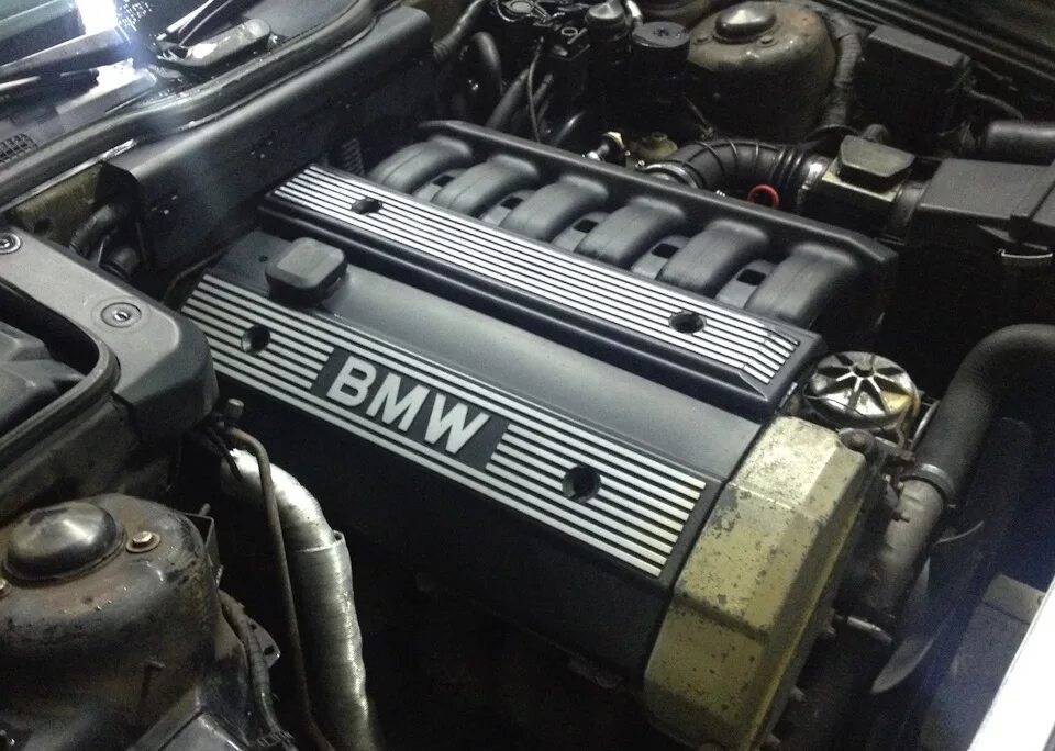 Двигатель б 50. BMW m50b20. Мотор БМВ м50б25. Двигатель BMW m50b25. BMW e36 m50b25.