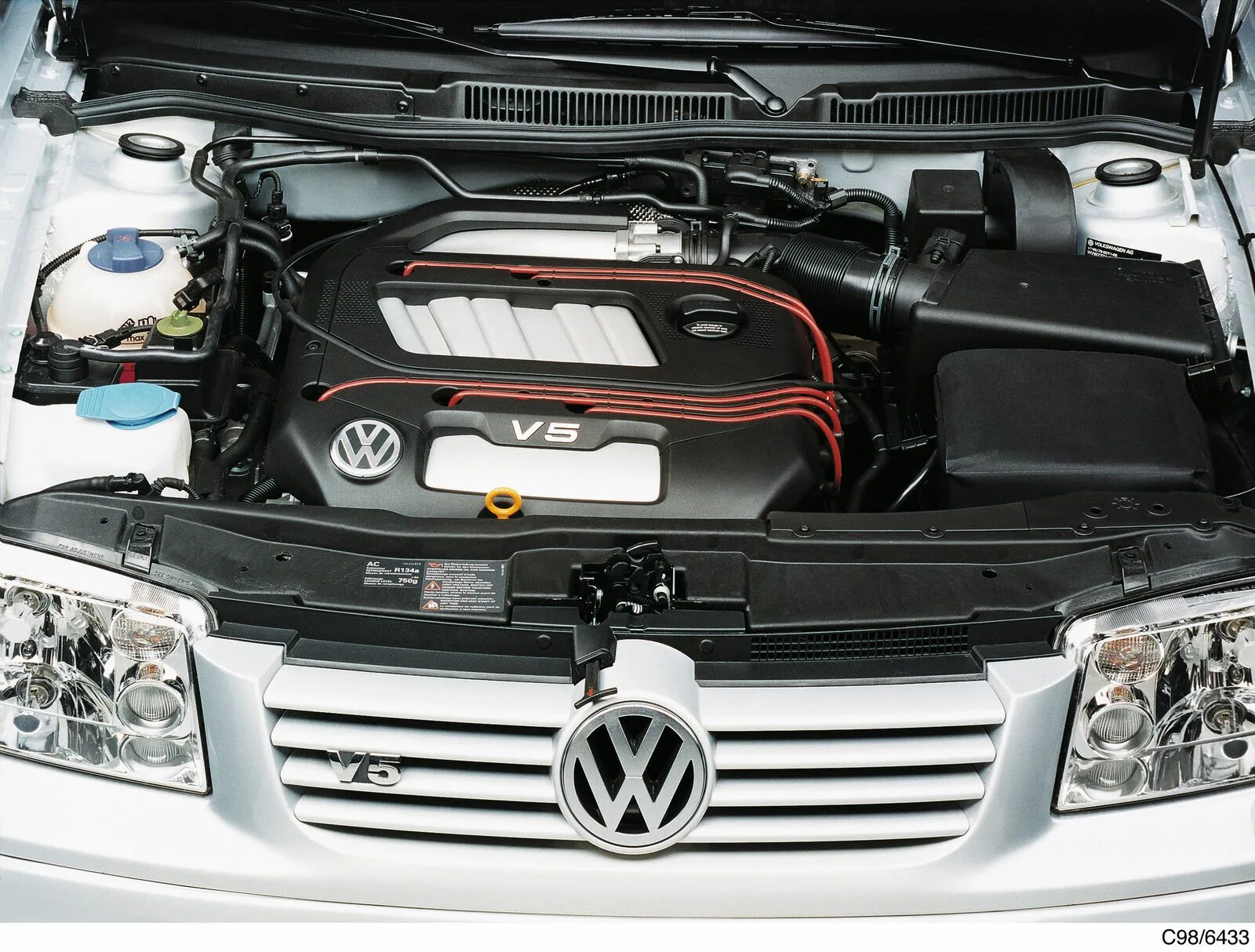 Volkswagen bora двигатель. Фольксваген Бора 2.0 мотор. Фольксваген Бора 2.3 v5. Мотор v5 Фольксваген. Мотор v5 Фольксваген 2.3.