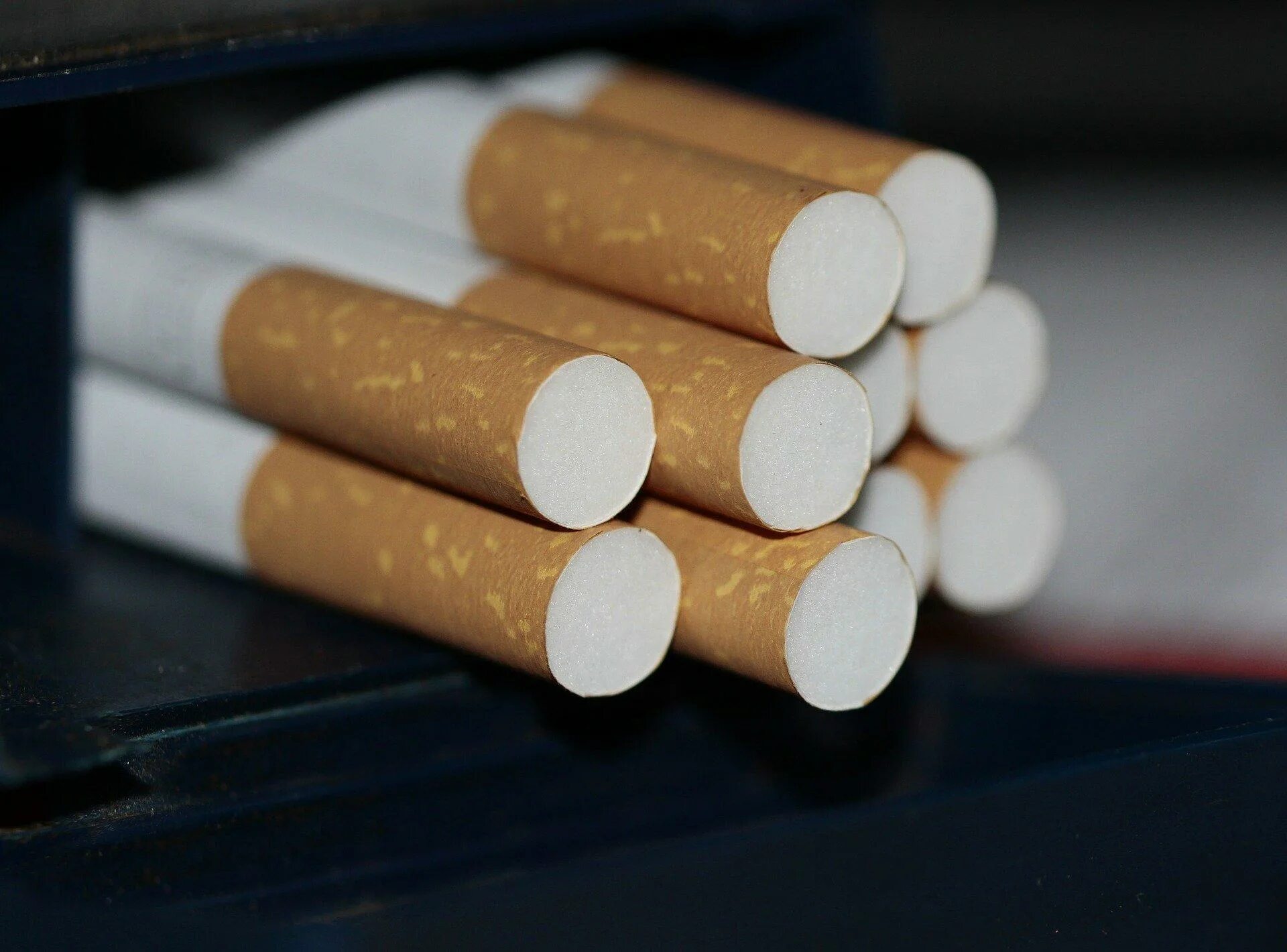 Сигареты. Сигареты с фильтром. Ненастоящие сигареты. Фотографии сигарет. Табачные изделия сигареты