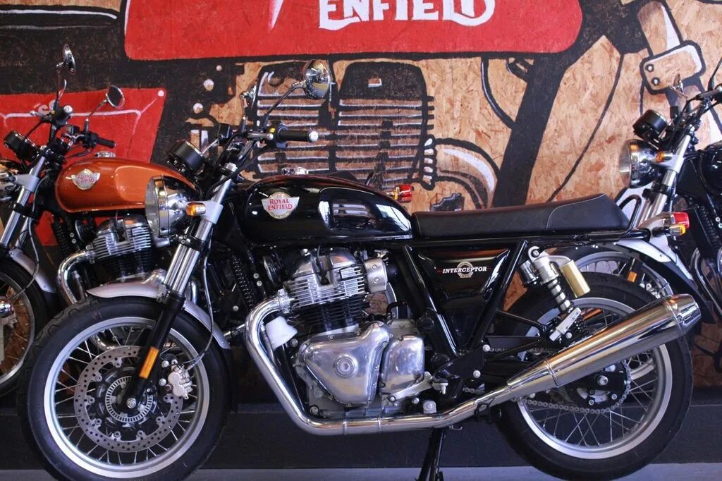 Royal Enfield 650 Twins. Роял Энфилд интерцептор 650. Enfield Interceptor 650. Royal Enfield Interceptor.