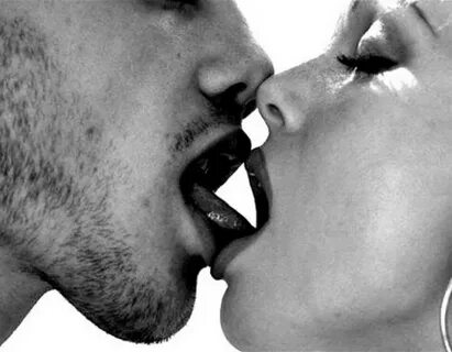 Гифки: страстный поцелуй с языком