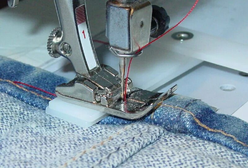 Шитье без правил. Швейные машинки для пошива джинс. Машинка для шитья джинсов. Швейная машинка для джинсовой ткани. Стежки со швейной машинки в ручную.