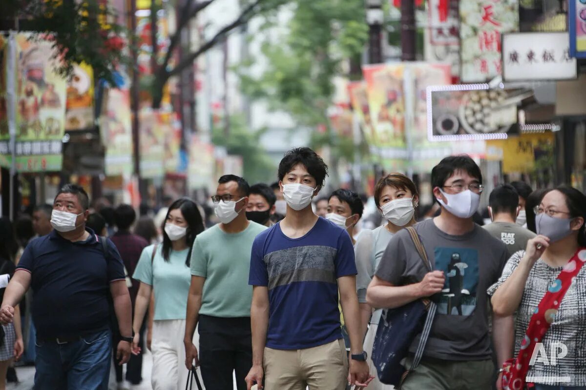 День мертвых в Японии. Массовые заболевания в Японии. Япония без прикрас. Люди в Японии без масок. Новый вирус в японии