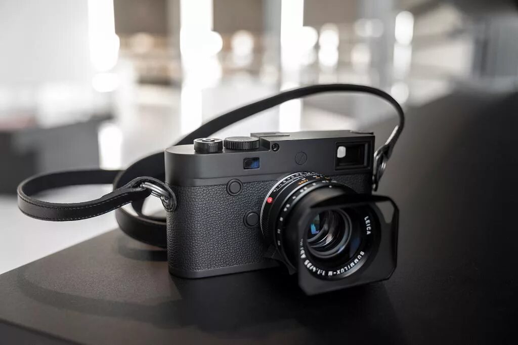 Camera m