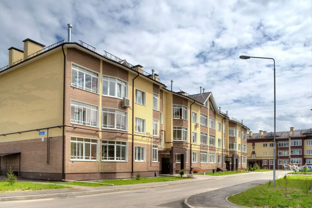 Жк парк апрель. Каскад парк подольск. Малоэтажное строительство в подмосковье. Династия троицк коттеджный поселок. Апрелевка парк таунхаусы.