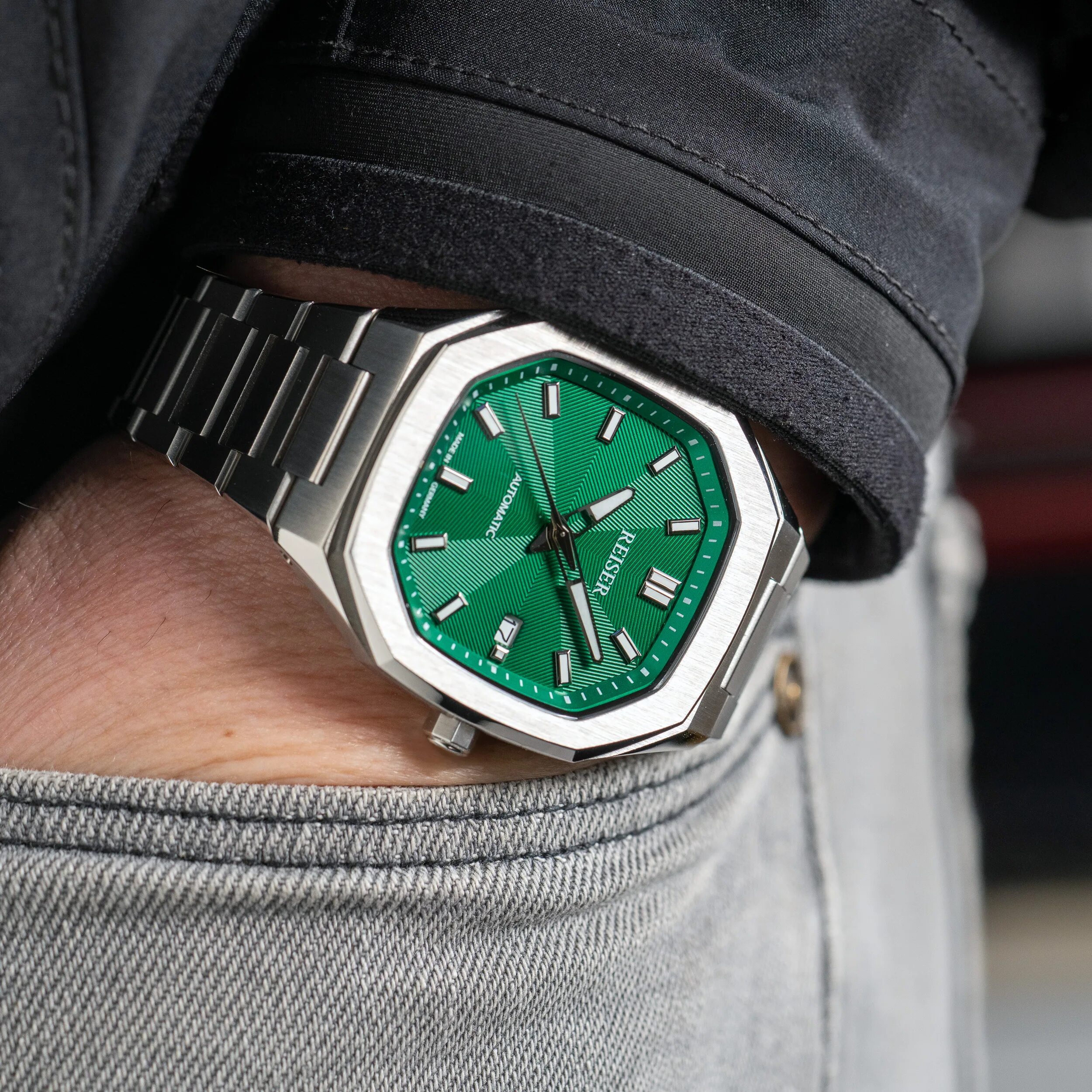 Shape watch