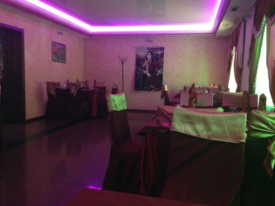 Долина коммуны. Чулышманская долина на алтае сейчас. Швейцарская коммуны гриндельвальд. Лунная долина боливия. Могильник берель.