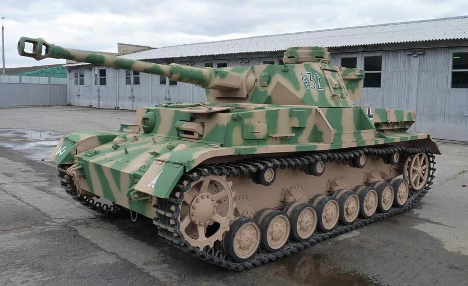 Panzer iv. Танк т-4 немецкий. Т-4 танк Германия. Panzer t4. Танк панцер.