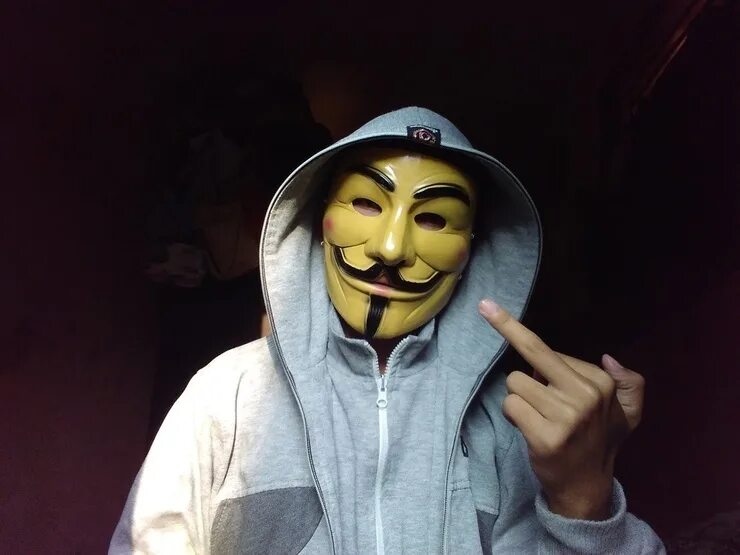 Два анонимуса. Друзья анонимусы. Два школьника анонимуса. Анонимусы субкультура. Два анонимуса.