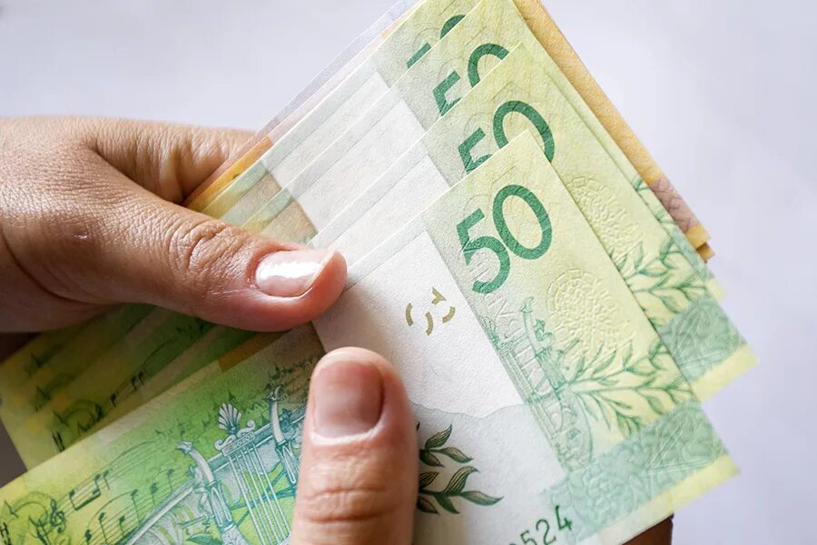 Беларуски деньги. Валюта беларуси. Белорусские деньги. Белорусские рубли в рубли. Беларуски деньги.