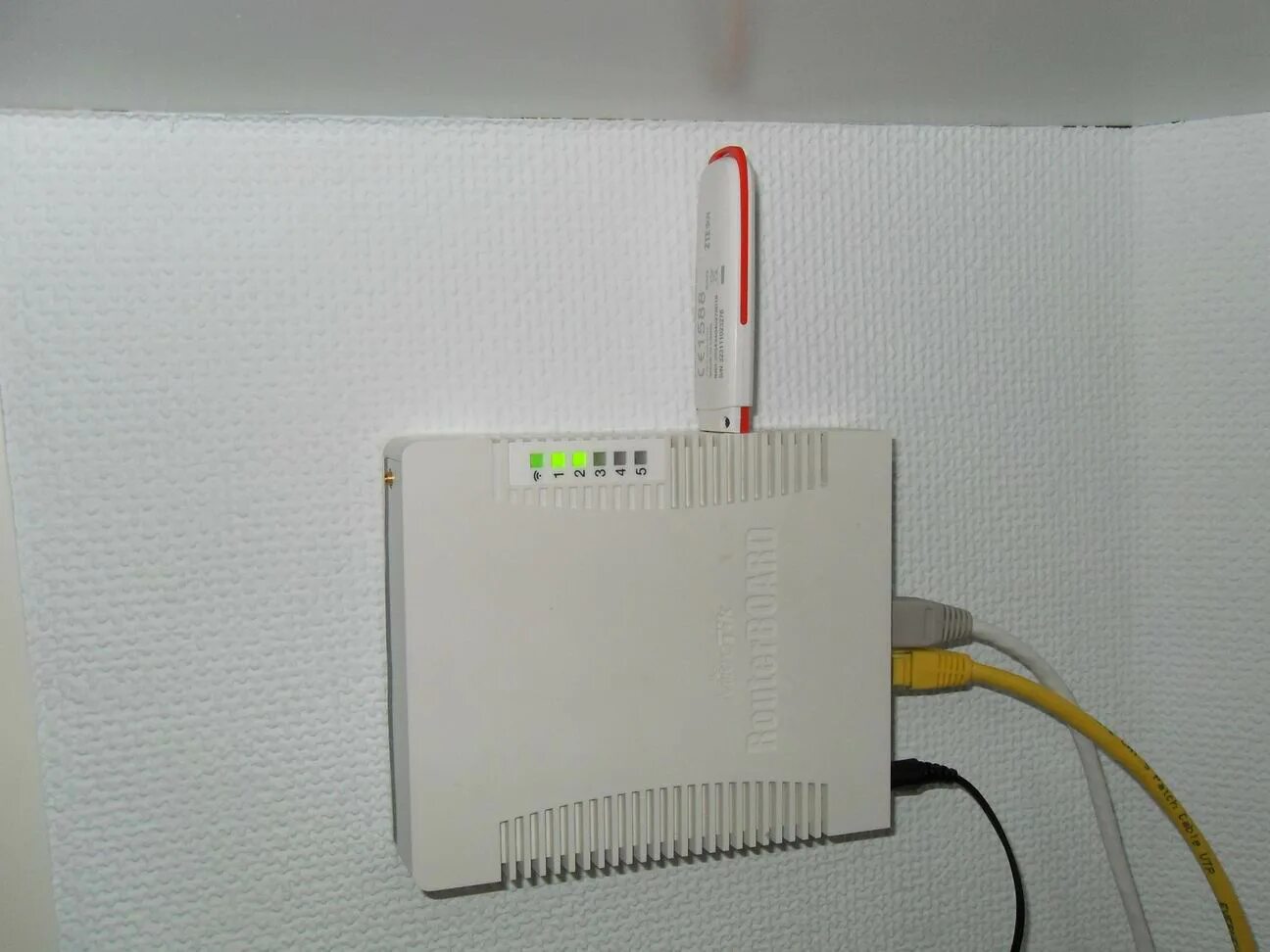 Можно ли установить роутер. Микротик роутер wifi. роутер микротик 1066. роутер mf612. 34g wifi роутер mikrotik.