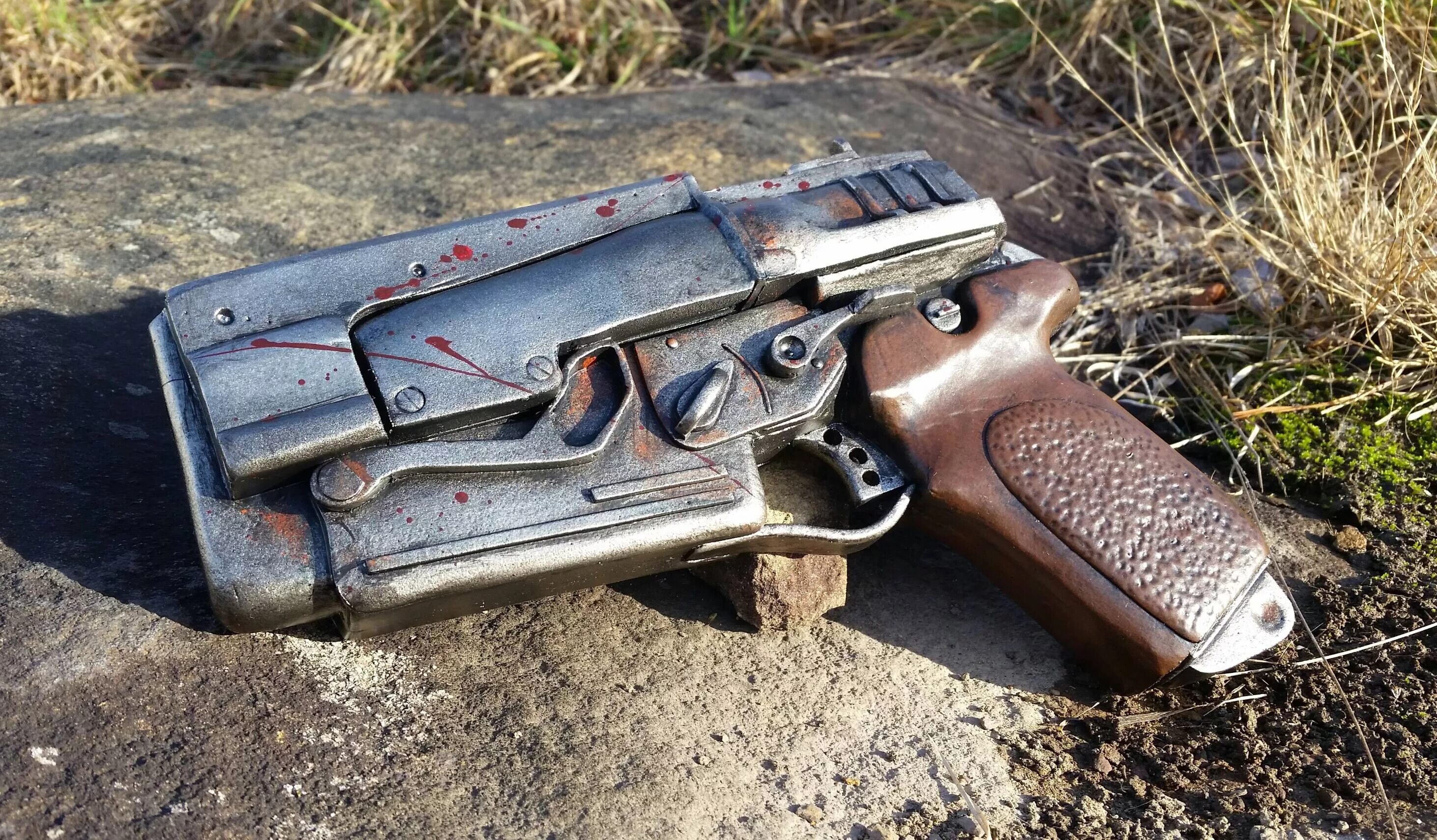 Пистолеты в реальной жизни. Fallout 4 10mm Pistol.