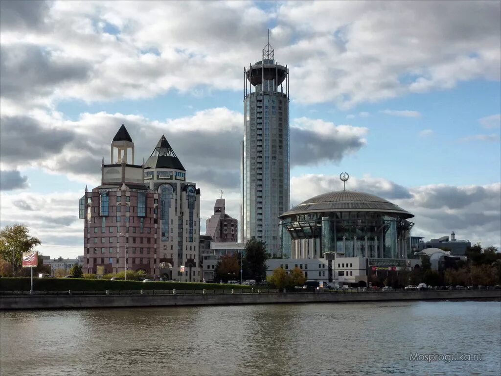 отель красные холмы москва ночью. красные холмы гостиница москва. красные холмы гостиница москва. свиссотель на павелецкой. красный холм.