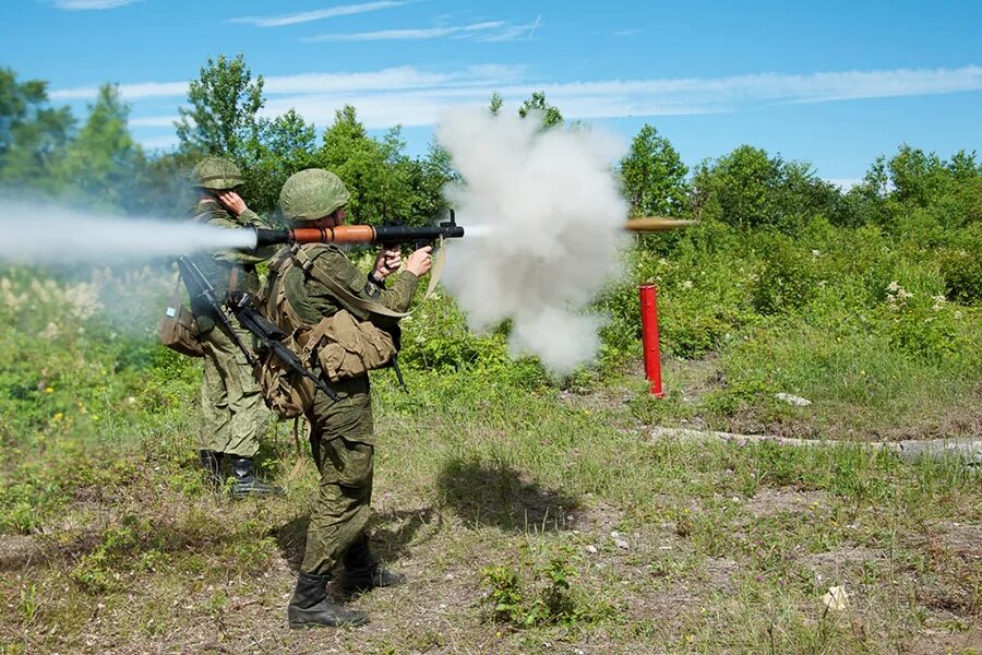 Полигоны вс рф. Военный полигон РФ стрельбище. Боевая стрельба. Учебные стрельбы. Солдаты на полигоне.