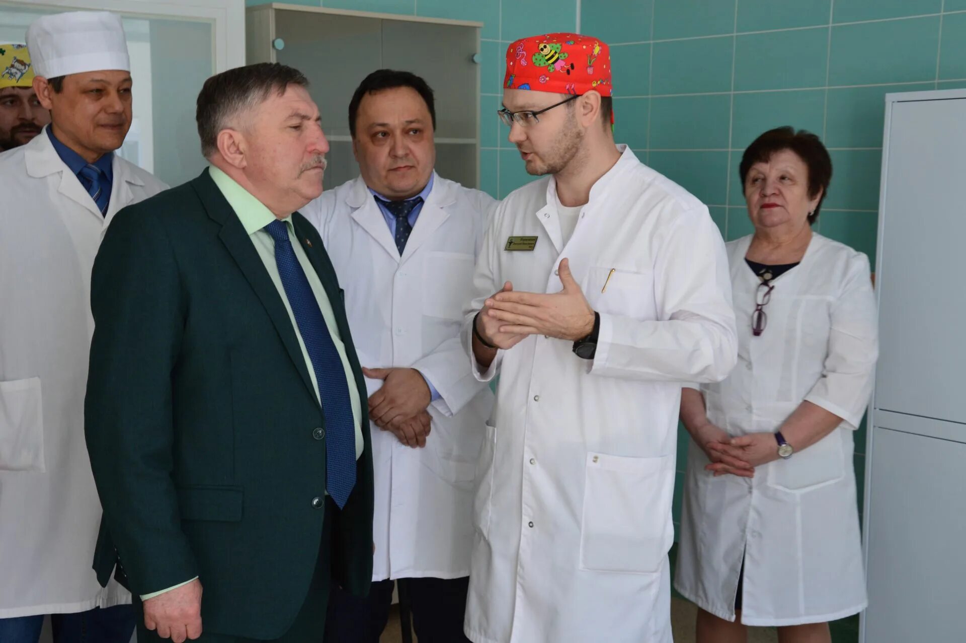 Лениногорск хирург врачи. Бадма уролог. Детский хирург лениногорск. Хирурги лениногорская црб. Хирург лениногорск.