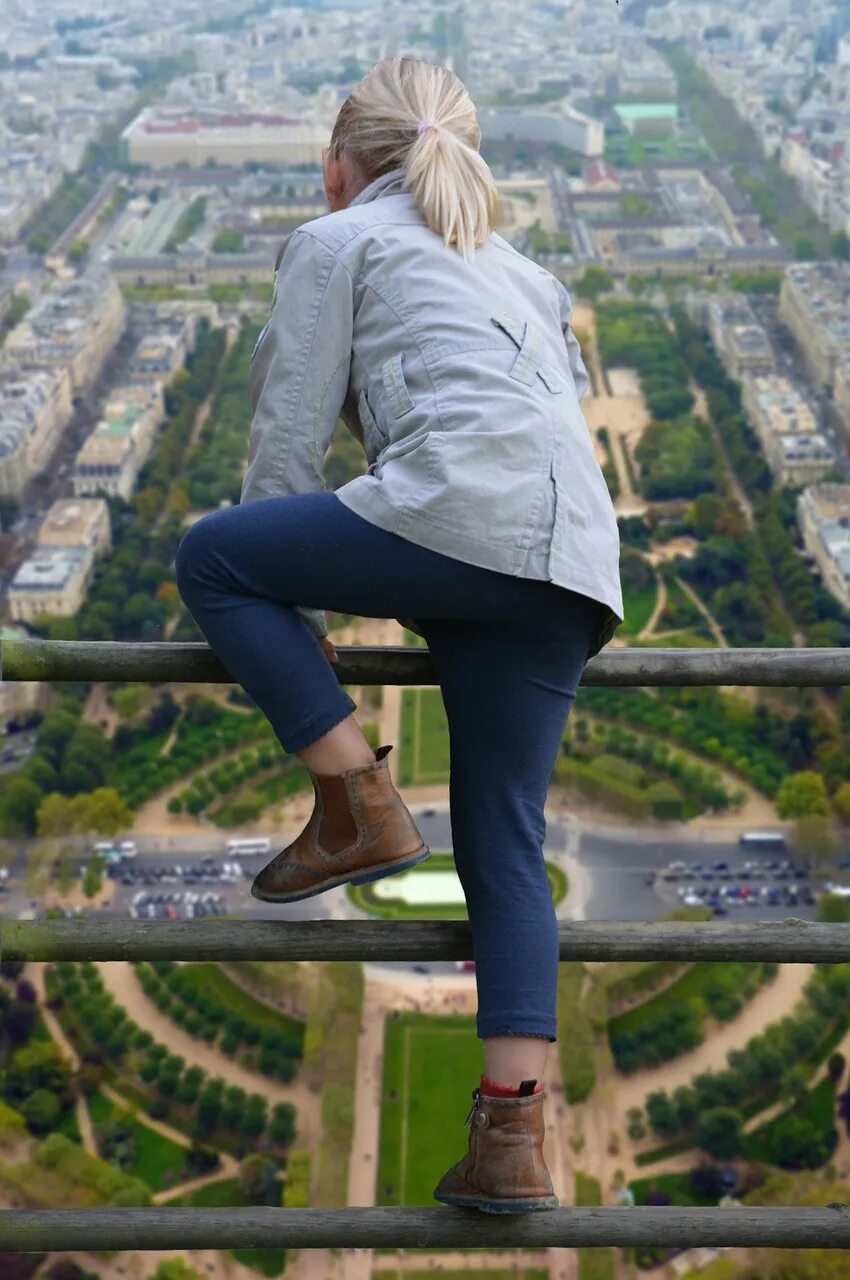 Fear of heights. Боязнь высоты. Боязнь высоты фобия. Акрофобия боязнь высоты. Паническая боязнь высоты.