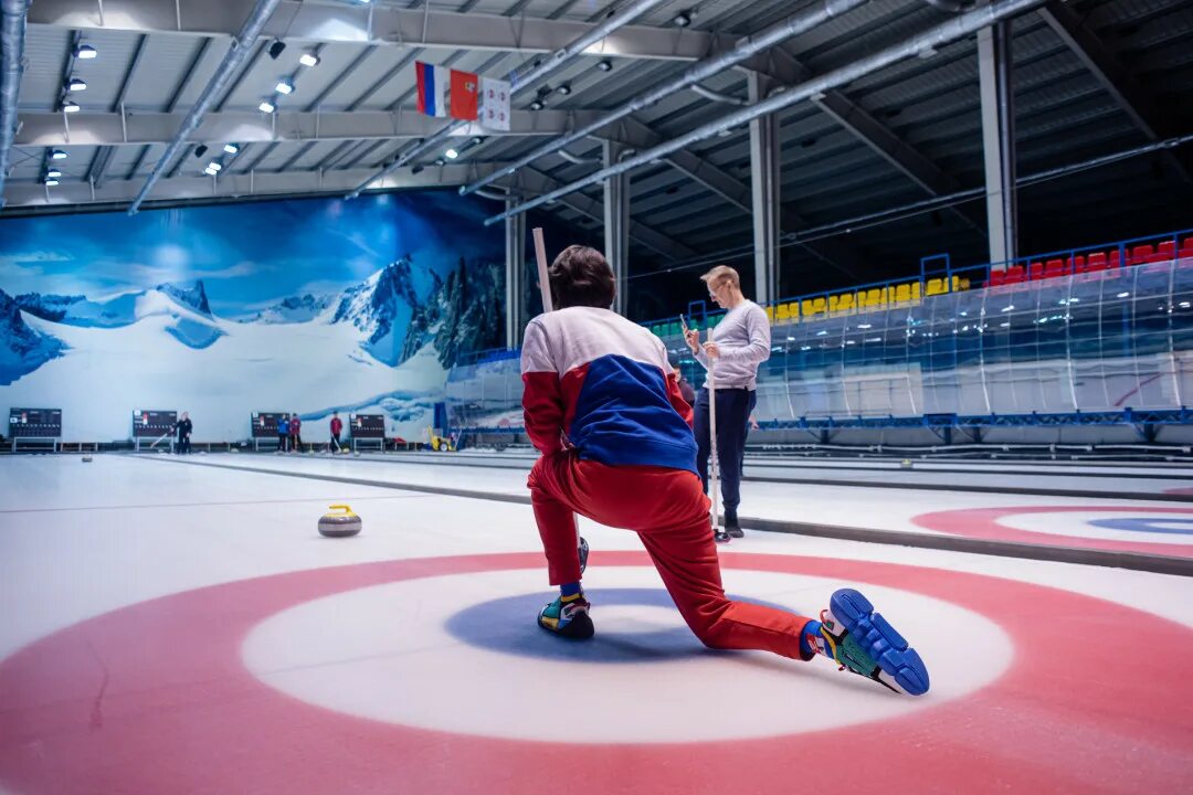 Центр фигурного катания дмитров. Каток дмитров керлинг. Керлинг в торговом центре. Керлинг дмитров. Керлинг дмитров.