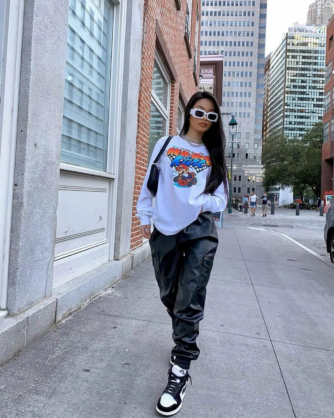 Орбишкольная одежда 2021г. Fendi kids look book. Популярная одежда 2023 подростков. Кроссовки женские 2022 strit stile. Хип-хоп одежда для девушек.