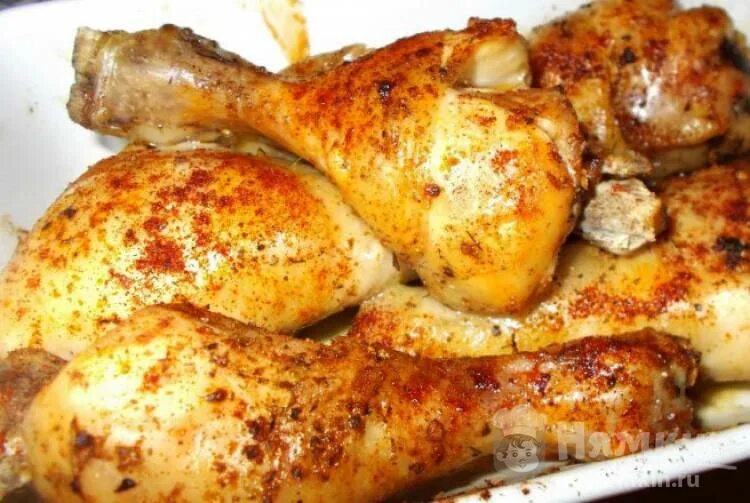 Куриные голени в фольге в духовке. Куриные ножки в духовке в фольге. фаршированные куриные ножки в духовке в фольге. куриные ножки с паприкой в духовке.