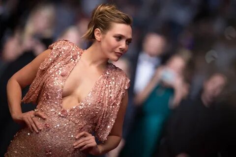 Элизабет Олсен (Elizabeth Olsen) засветила свои трусы.