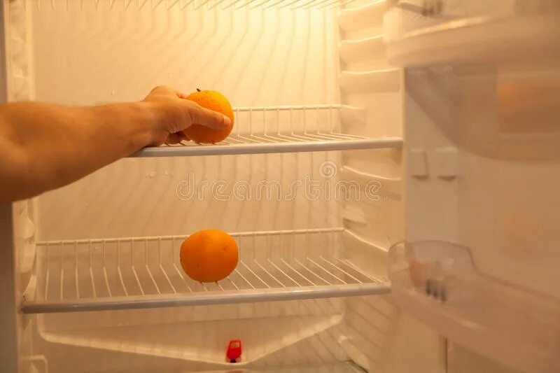 There are oranges in the fridge