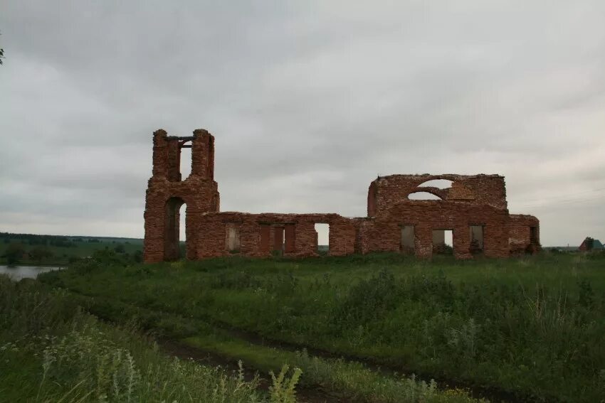 Новая уда водохранилище аморда. Новая уда мордовия пруд. Новая уда мордовия. Заброшенные храмы мордовии. Уда мордовия озеро.