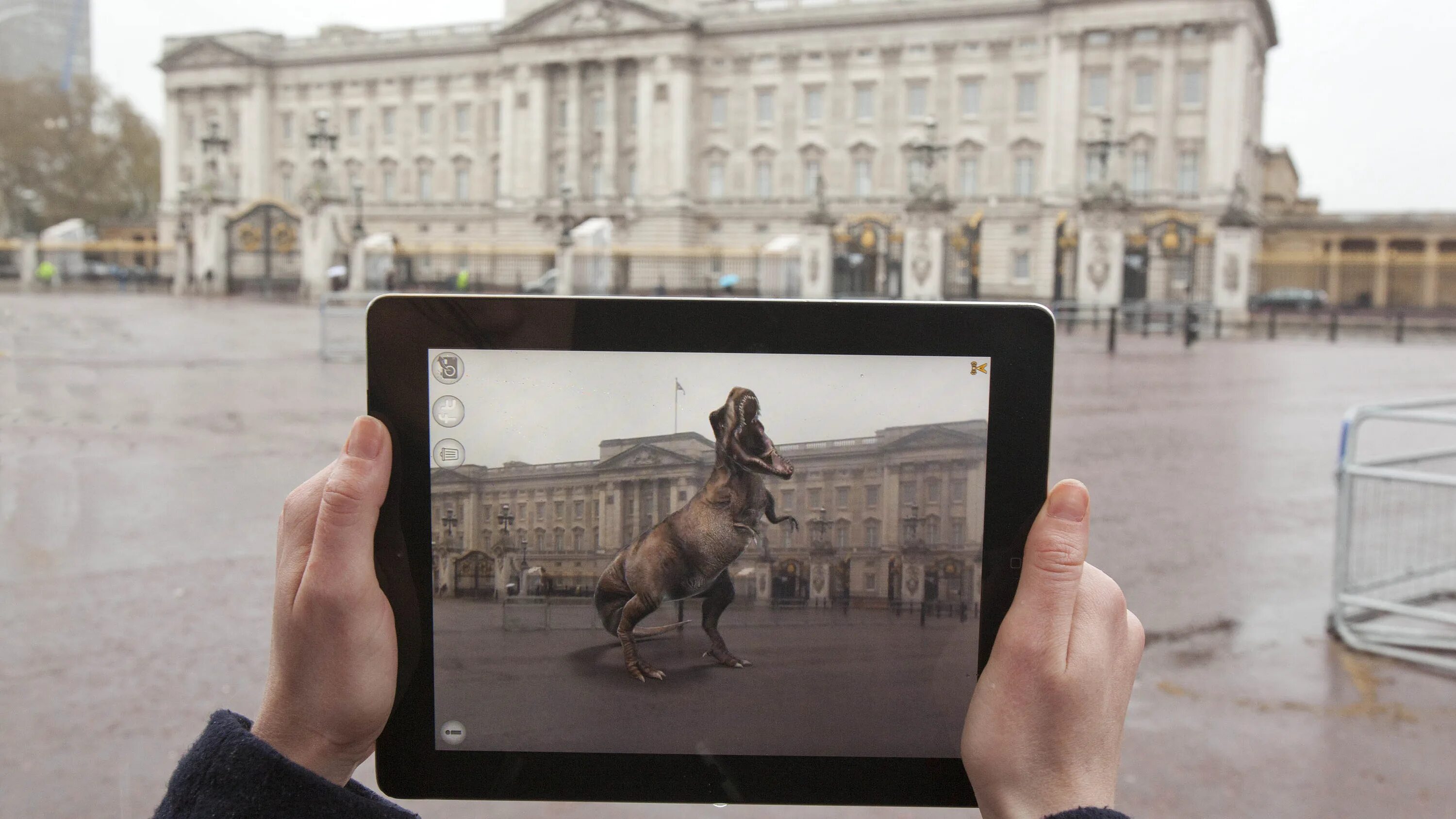 Ar дополненная реальность в музее. Книги девар 4 д. Фотокнига с дополненной реальностью. Дополненная реальность дети. Оживи дополненная реальность.