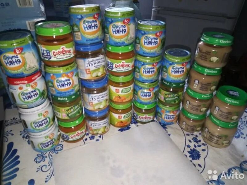 реализация детского питания. детские смеси в магазине. детские питание.