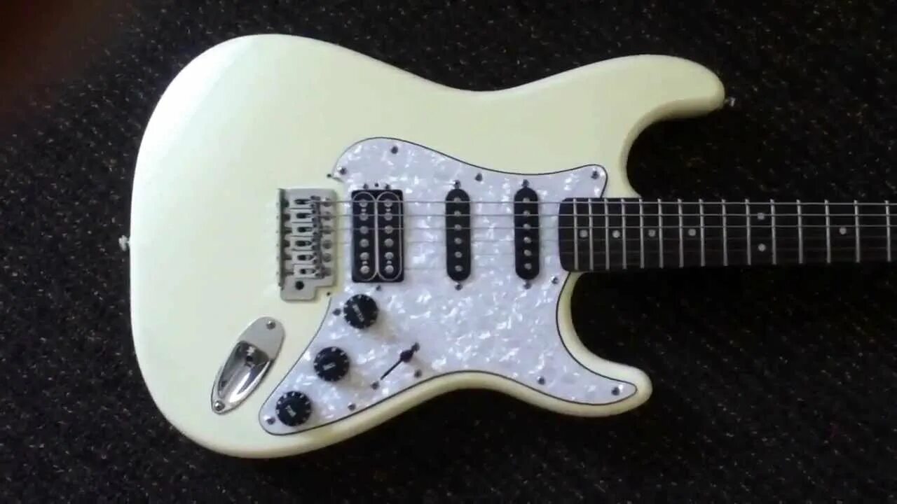 Bullet stratocaster. Электрогитара Squier Bullet Strat Tremolo HSS Arctic White. Squier Bullet Stratocaster HSS Tremolo Arctic White. Электрогитара Squier Bullet Stratocaster HSS with Tremolo. Squier Bullet Strat Tremolo HSS White.