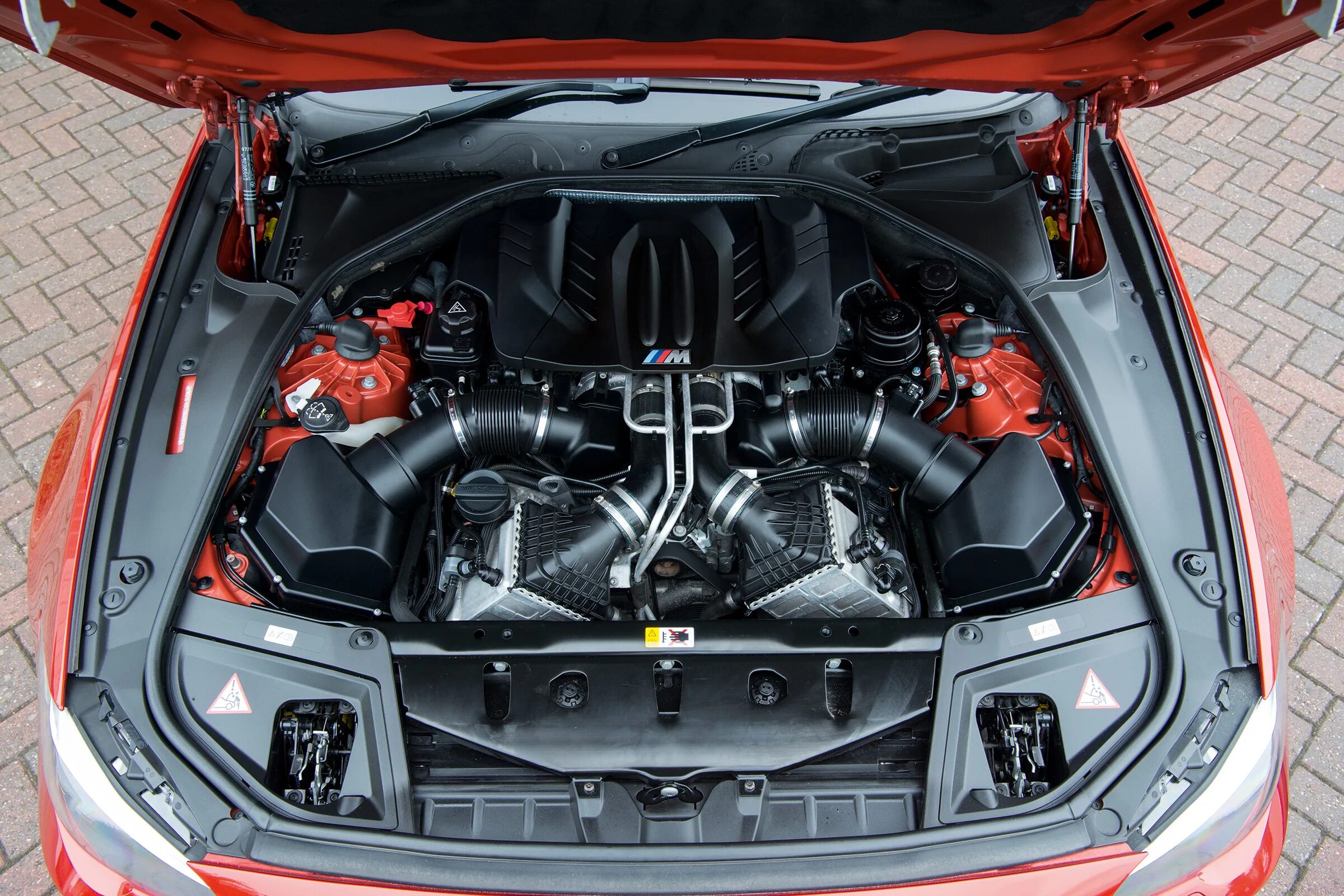 Bmw m5 f90 engine. S63 мотор bmw. Bmw f90 мотор. Bmw m5 f10 мотор. V10 bmw m5 мотор.