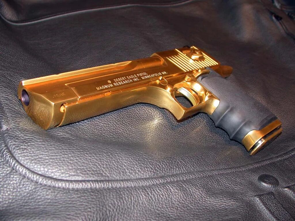 Голд дигл. Золотой Desert Eagle. Desert Eagle револьвер. Золотой Дезерт игл .50.